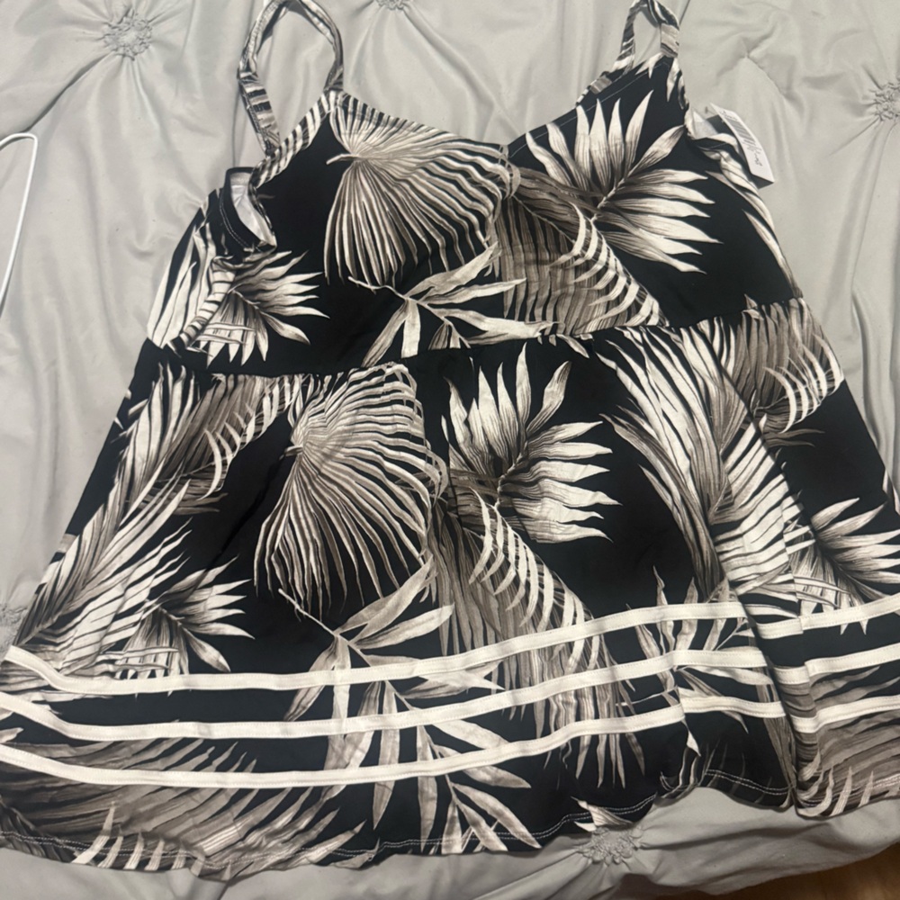 Torrid Black and White tank